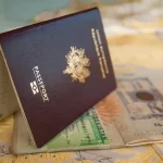 Voyager avec un passeport périmé en Europe : règles et pays qui l’acceptent
