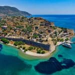 Vue aérienne de l’île de Mochlos, site archéologique proche de Sitia Lasithi en Crète