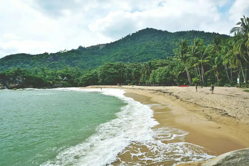 La plage de Ban Tai à Koh Phangan, entre Thong Sala et Haad Rin