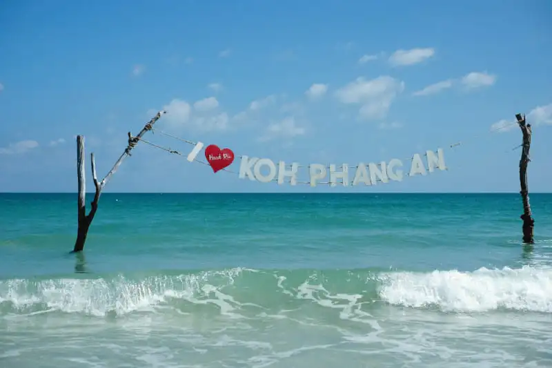 La plage de Haad Rin à Koh Phangan en Thaïlande, célèbre pour la Full Moon Party