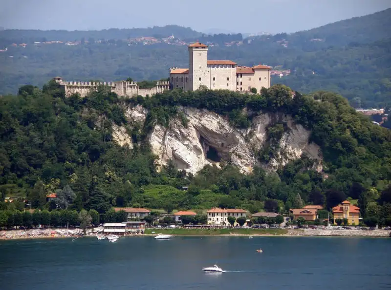 Palais Borromée sur l'île Isola Bella dans les îles Borromées sur le lac Majeur